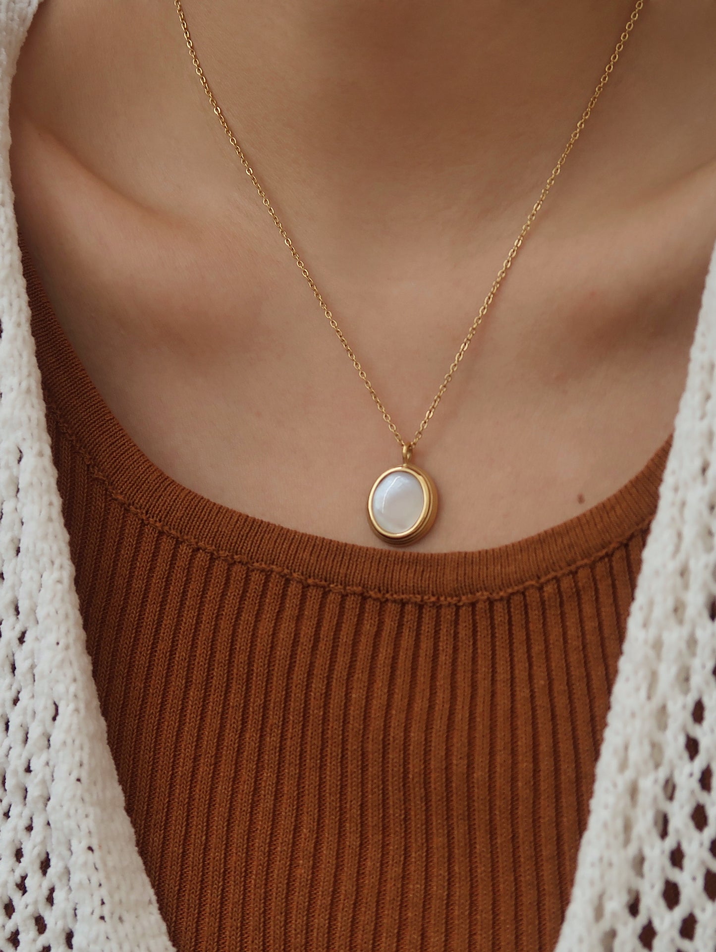 Mother of Pearl Pendant Necklace