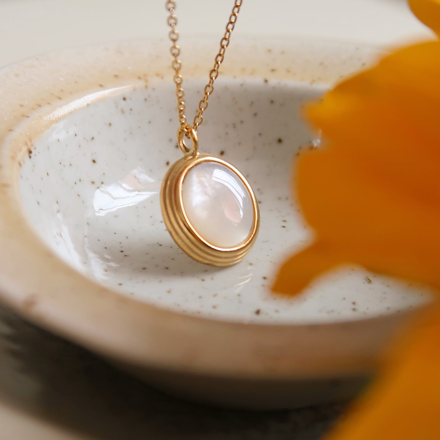 Mother of Pearl Pendant Necklace
