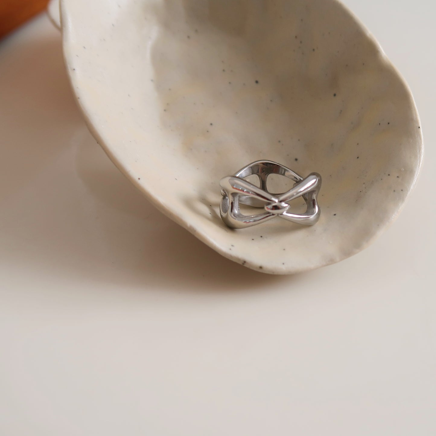 Bow Thick Ring