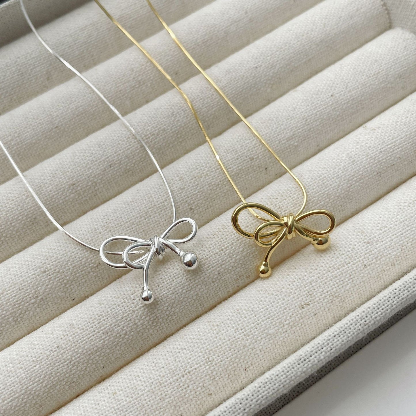 Bow Necklace