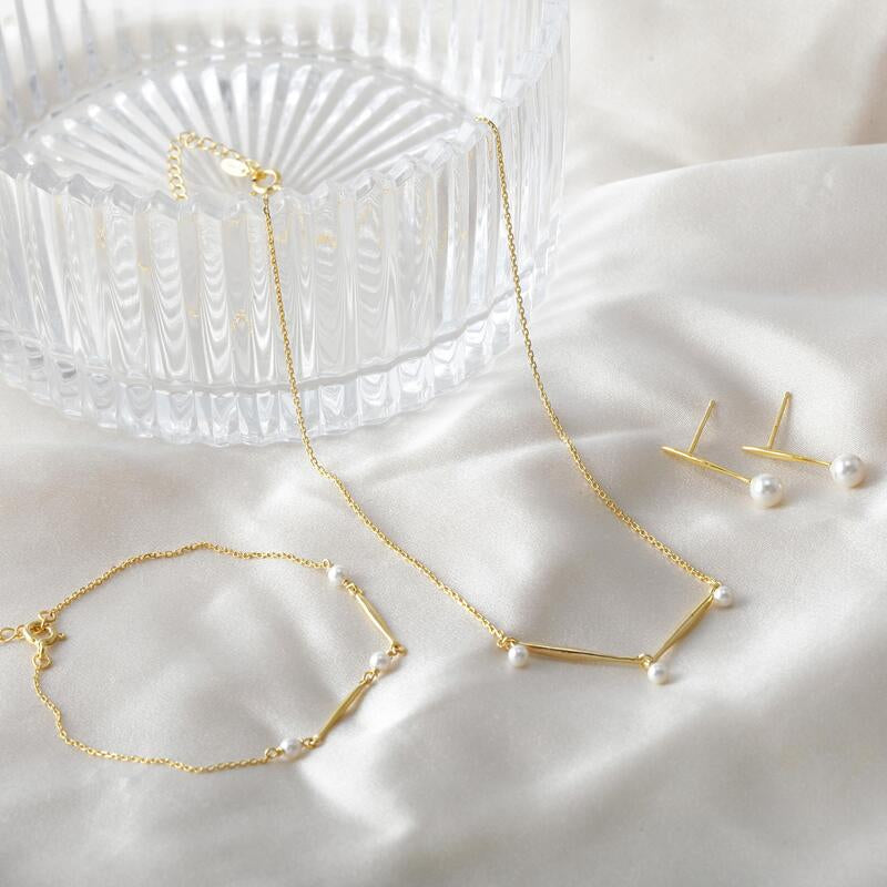 Dainty Pearl Drop Necklace